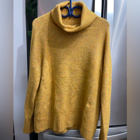 Babaton Turtleneck - Picture 1 of 3